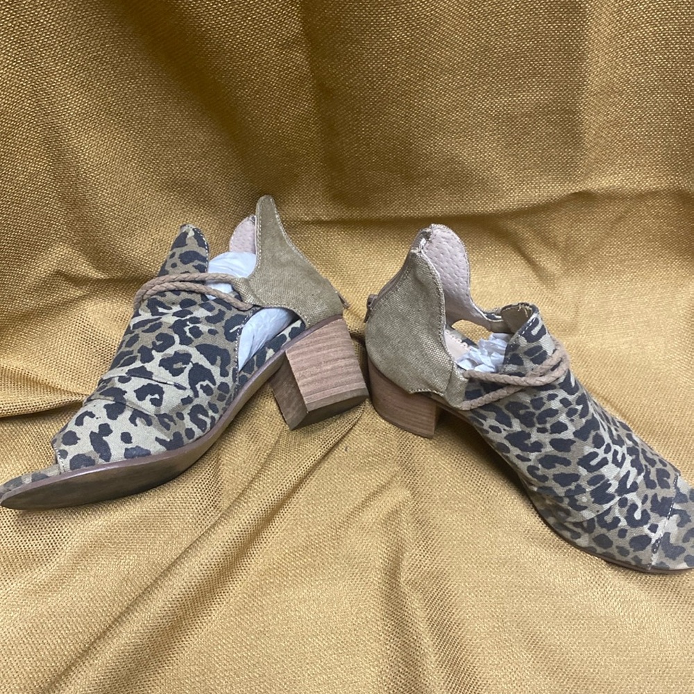 heeled sandals